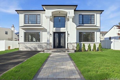 10 Terry St, Hicksville, NY, 11801-5819 | Card Image