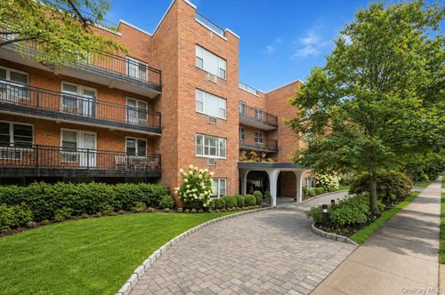 3h-25 Chapel Pl, Great Neck, NY, 11021-1423 | Card Image