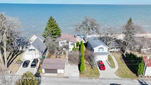 389 Ricoma Beach Rd, Bay City, MI, 48706-1117 | Card Image