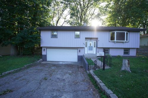 1501 N Freund Ave, Mchenry, IL, 60050-3812 | Card Image