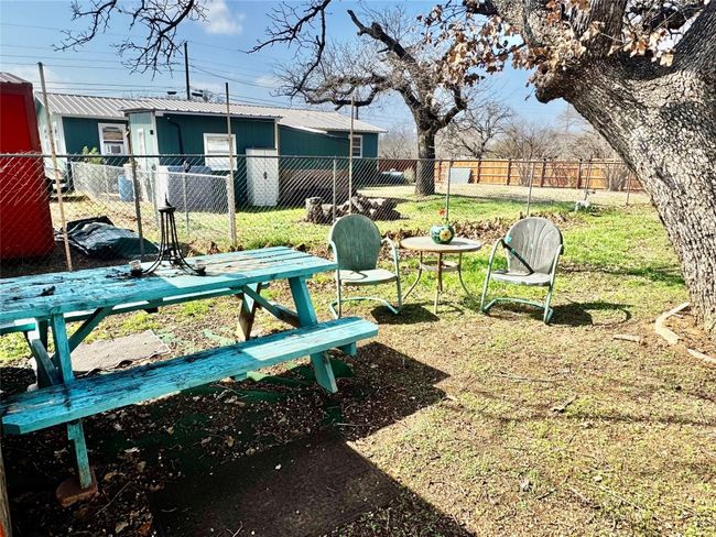302 E Castlewood Dr, House other with 2 bedrooms, 1 bathrooms and 4 parking in Granite Shoals TX | Image 8