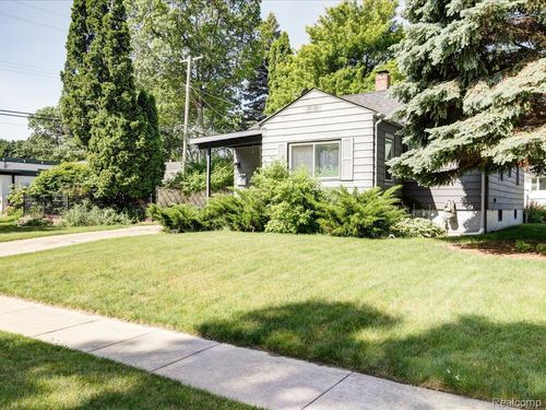 3107 Stone St, Port Huron, MI, 48060-2152 | Card Image