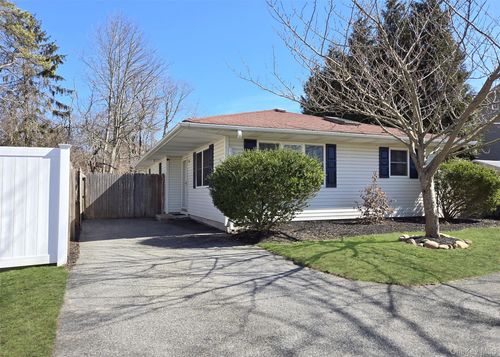 325 N Dunton Ave, East Patchogue, NY, 11772-5543 | Card Image