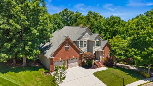 939 Brooke Stone Dr, Soddy Daisy, TN, 37379-9124 | Card Image