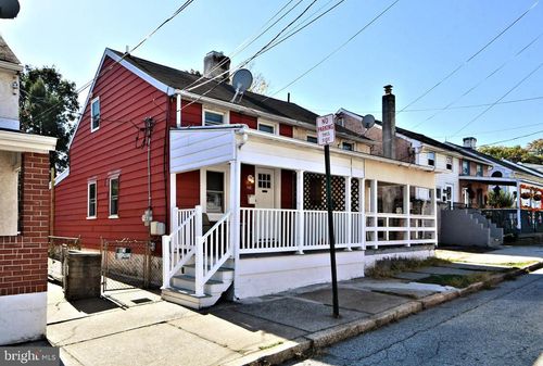 23 Walnut St, PHOENIXVILLE, PA, 19460-3518 | Card Image