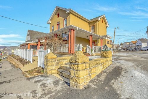 411 Chestnut St, Dunmore, PA, 18512-2903 | Card Image