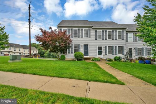 712 Knoll Dr, MOUNT JOY, PA, 17552-9411 | Card Image