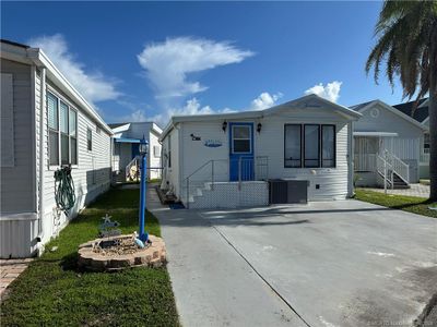 664 Nettles Boulevard, House other with 1 bedrooms, 1 bathrooms and 2 parking in Jensen Beach FL | Image 2