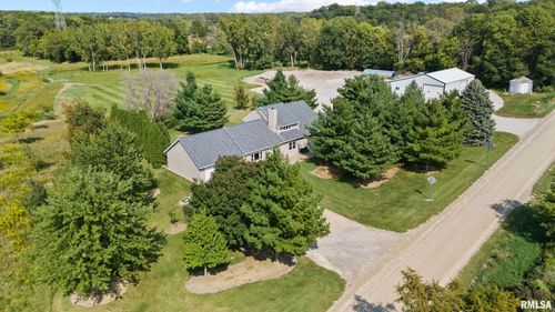 2491 122nd St, Moscow, IA, 52760-9725 | Card Image