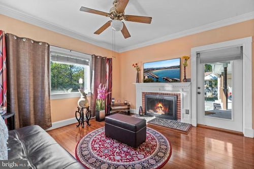 803 Washington Ave, LA PLATA, MD, 20646-9471 | Card Image