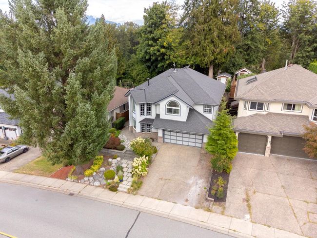 23612 Tamarack Lane, House other with 6 bedrooms, 3 bathrooms and 5 parking in Maple Ridge BC | Image 2