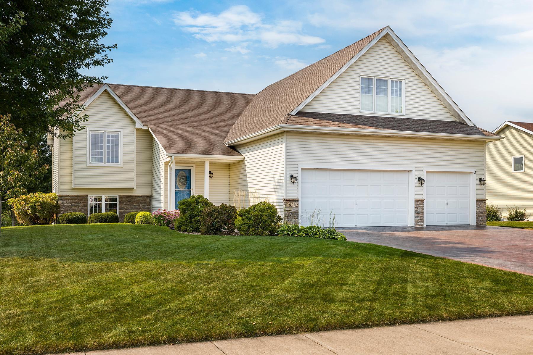 Lakeside Dr, Lindstrom, MN 55045