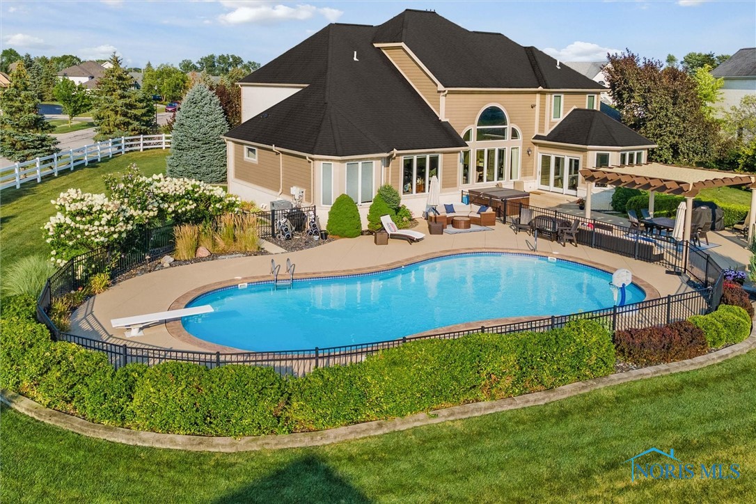 Country Lake Ct, Sylvania, OH 43560