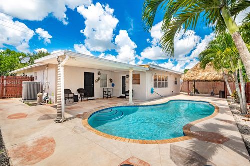 11700 Sheridan St, Pembroke Pines, FL, 33026-1432 | Card Image