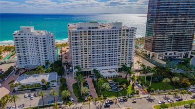 3T - 9801 Collins Ave, Condo with 2 bedrooms, 2 bathrooms and null parking in Bal Harbour FL | Image 2