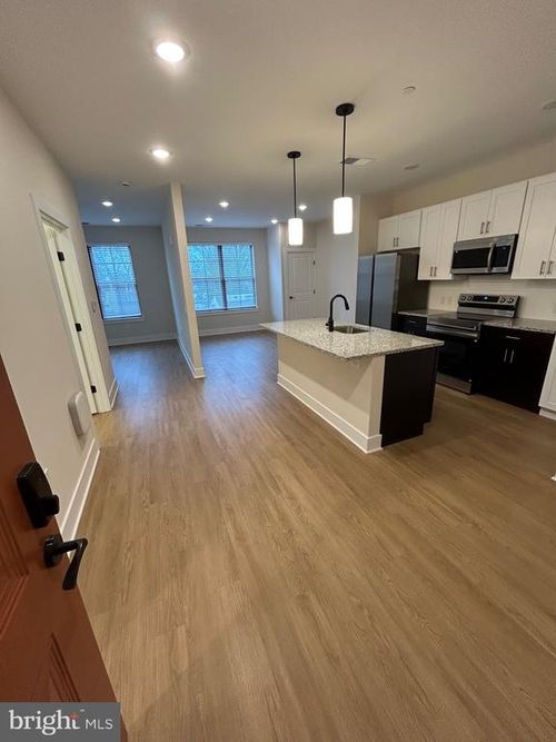 309-624 Main St, ROYERSFORD, PA, 19468-2402 | Card Image