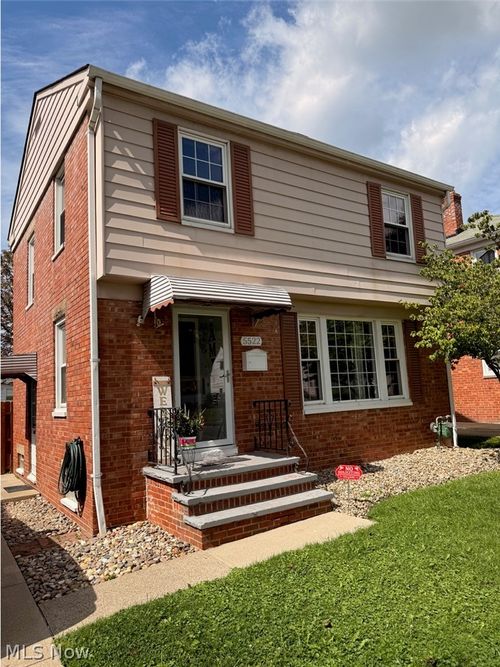 5522 Hollywood Ave, Maple Heights, OH, 44137-2332 | Card Image