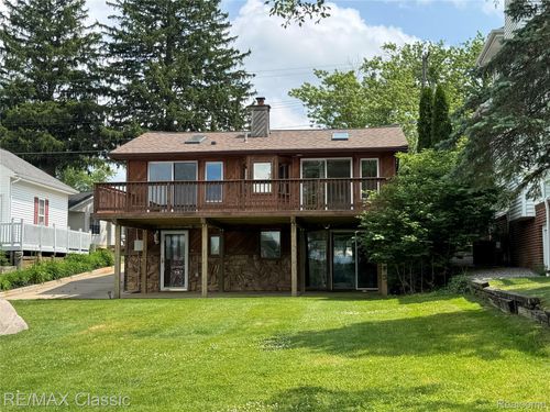 1508 Lakeview Dr, Wolverine Lake, MI, 48390-2236 | Card Image