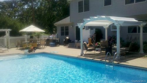 96 W Tiana Rd, Hampton Bays, NY, 11946-3765 | Card Image
