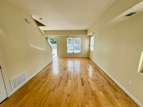 54-54 Judd Sq, Wallingford, CT, 06492-3512 | Card Image