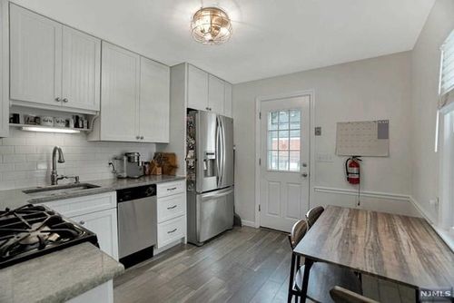 16 Brookside Ave, Pompton Plains, NJ, 07444-1836 | Card Image