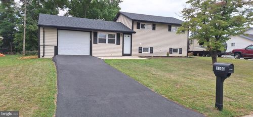 3140 Lark Dr, YORK, PA, 17404-5772 | Card Image
