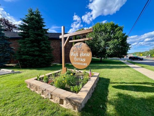 unit-2-5165 S Root River Pkwy, Greenfield, WI, 53228-3546 | Card Image