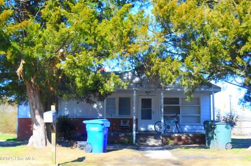 2131 N Village Dr, Greenville, NC, 27834-3720 | Card Image