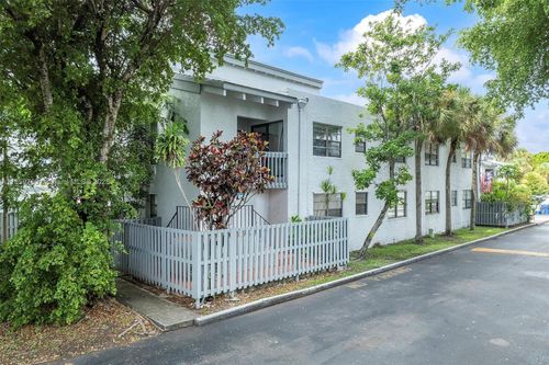 b7-10542 Nw 7th Ter, Miami, FL, 33172-3135 | Card Image