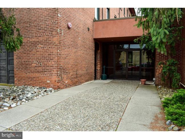 Exterior Side | Image 8