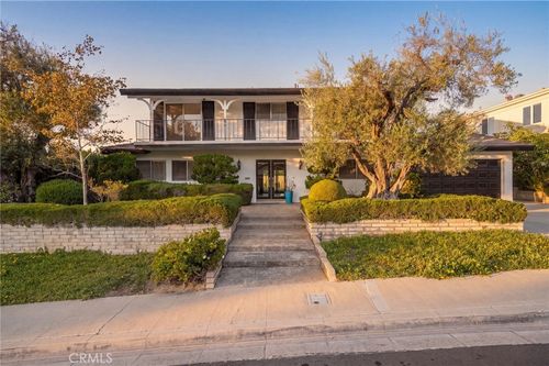 890 N Hillside Dr, Long Beach, CA, 90815-4718 | Card Image