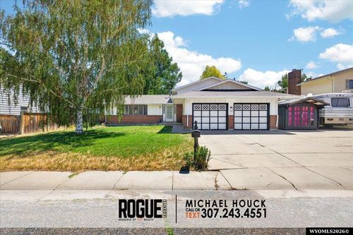 701 Shannon Dr, Casper, WY, 82609-2330 | Card Image