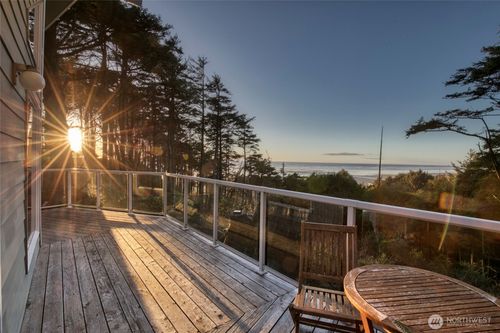 16 Koala Ln, Pacific Beach, WA, 98571-5008 | Card Image