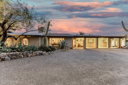 6901 N Montezuma Dr, Tucson, AZ, 85718-2438 | Card Image