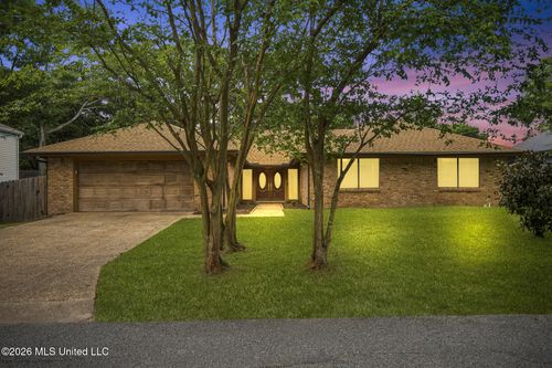 326 Fairview Dr, Biloxi, MS, 39531-2604 | Card Image