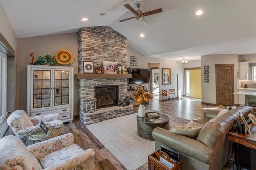 11348 Legacy Dr, East Gull Lake, MN, 56401-1050 | Card Image