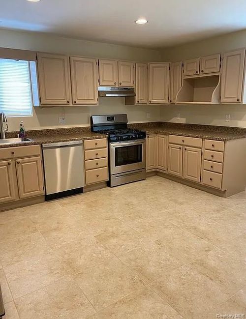 2-19 Edison Pl, Port Chester, NY, 10573-3286 | Card Image