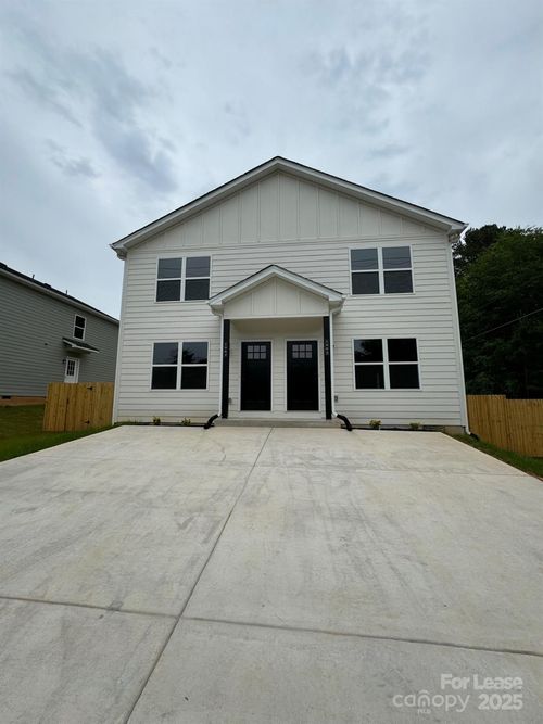 1004 20th St Ne, Hickory, NC, 28601-4322 | Card Image