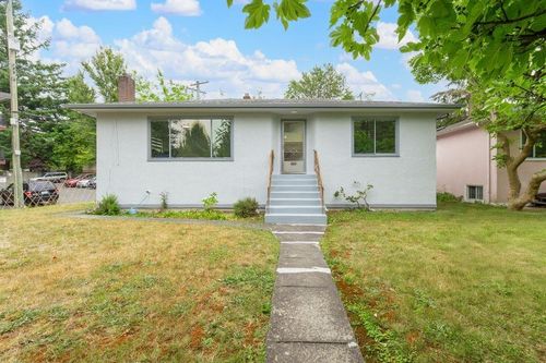 3008 Garden Dr, Vancouver, BC, V5N4X9 | Card Image