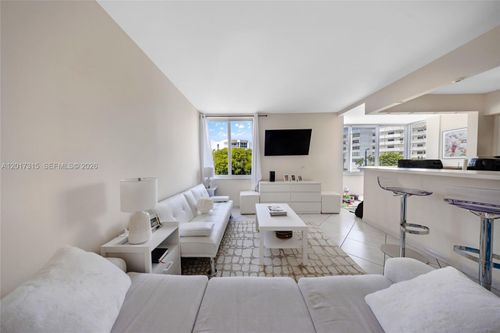 352-250 180th Dr, Sunny Isles Beach, FL, 33160-5501 | Card Image