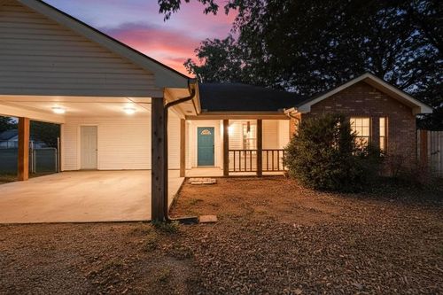 109 Pleasant Run, Azle, TX, 76020-6049 | Card Image