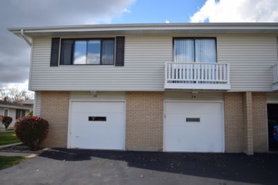 0 - 34 Tonset Court, Home with 2 bedrooms, 1 bathrooms and 1 parking in Schaumburg IL | Image 2