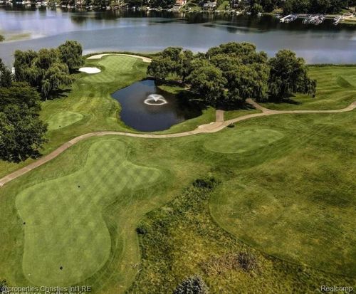 4584 Clifford Rd, Brighton, MI, 48116-7847 | Card Image