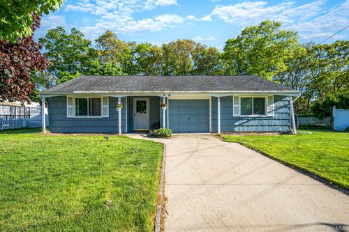 22 Anne Dr, Selden, NY, 11784-1847 | Card Image