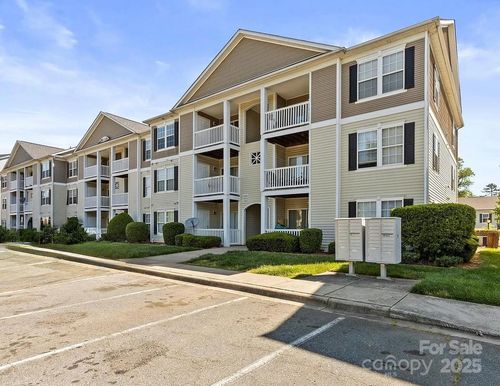 1104 Plaza Walk Dr, Charlotte, NC, 28215-1814 | Card Image