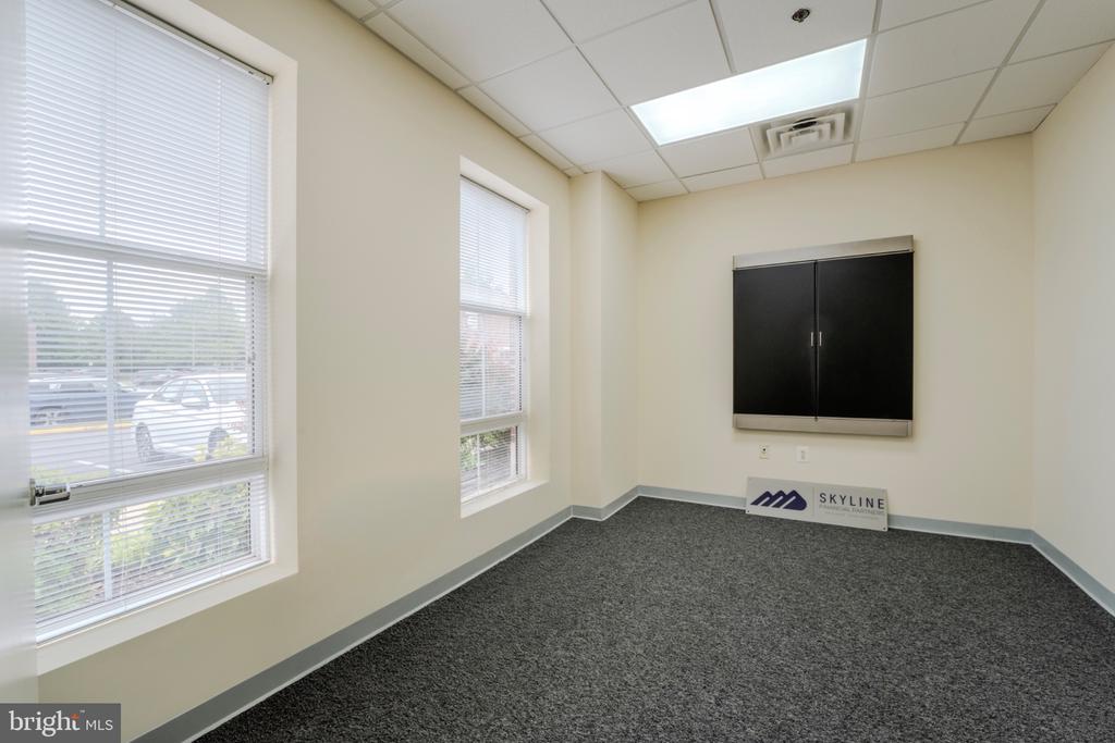 Commercial Lease in STERLING 5