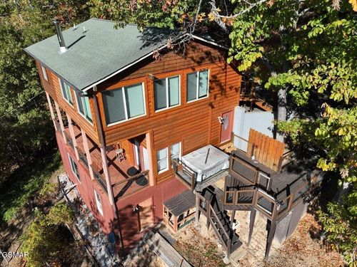 3307 Chinquapin Dr, Sevierville, TN, 37876-6459 | Card Image