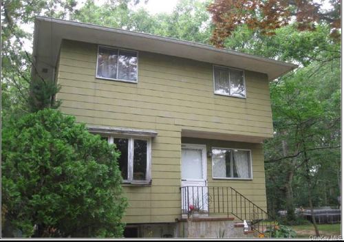 84 Radio Avenue, Brookhaven, NY, 11764 | Card Image