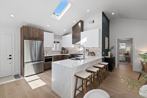 220 Lindbergh St, San Mateo, CA, 94401 | Card Image