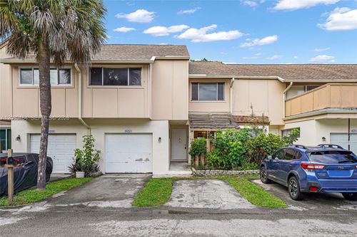 2-8253 Nw 9th Ct, Plantation, FL, 33324-1220 | Card Image